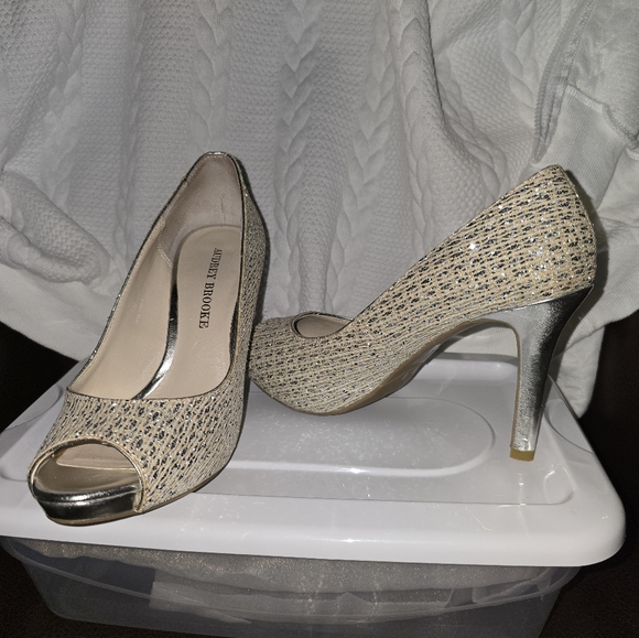EUC Audrey Brooke Evening Heels - Picture 13 of 14